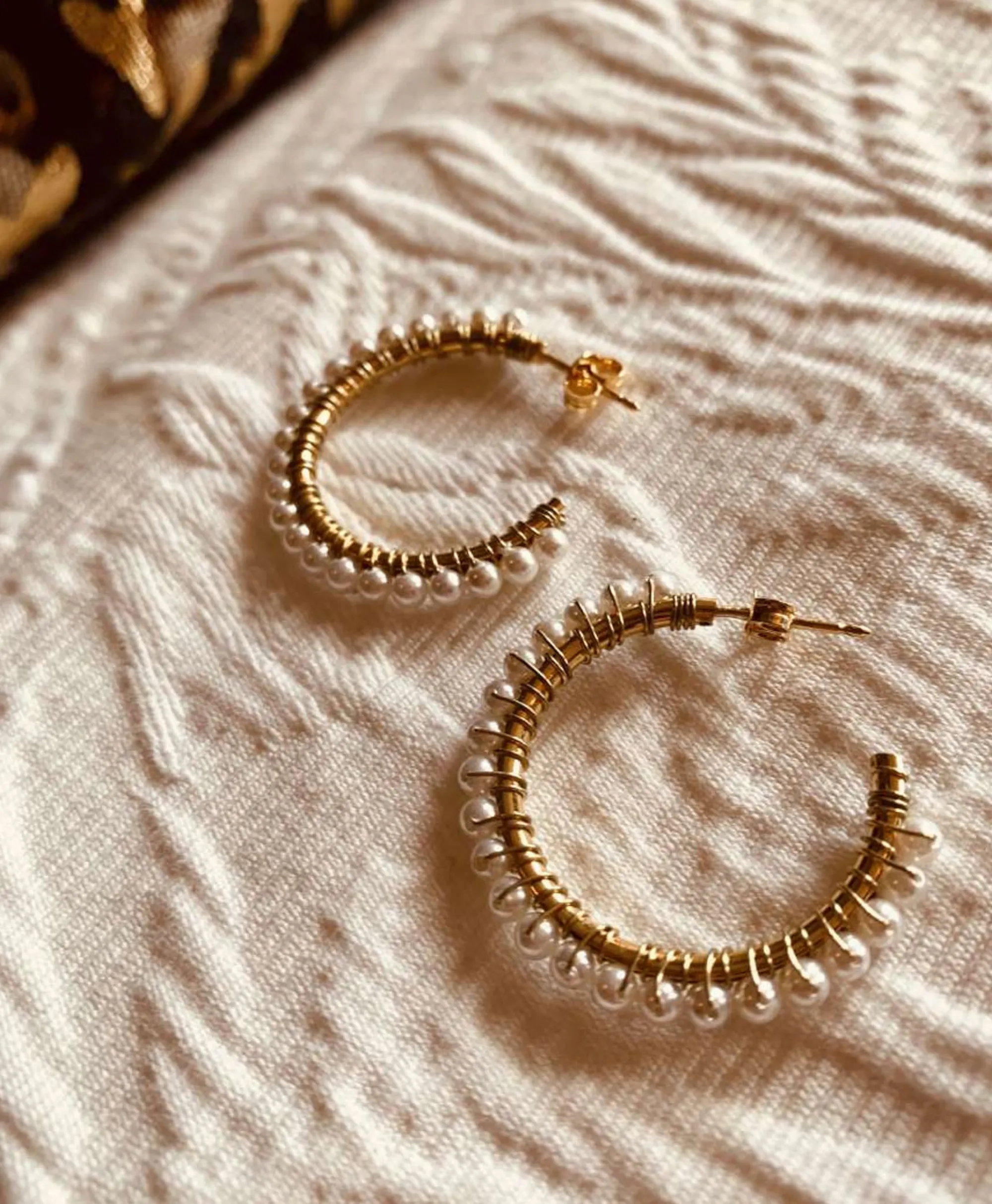 Lott. Gioielli Oorbellen Cl Hoop With Pear Off White*Dames Sieraden